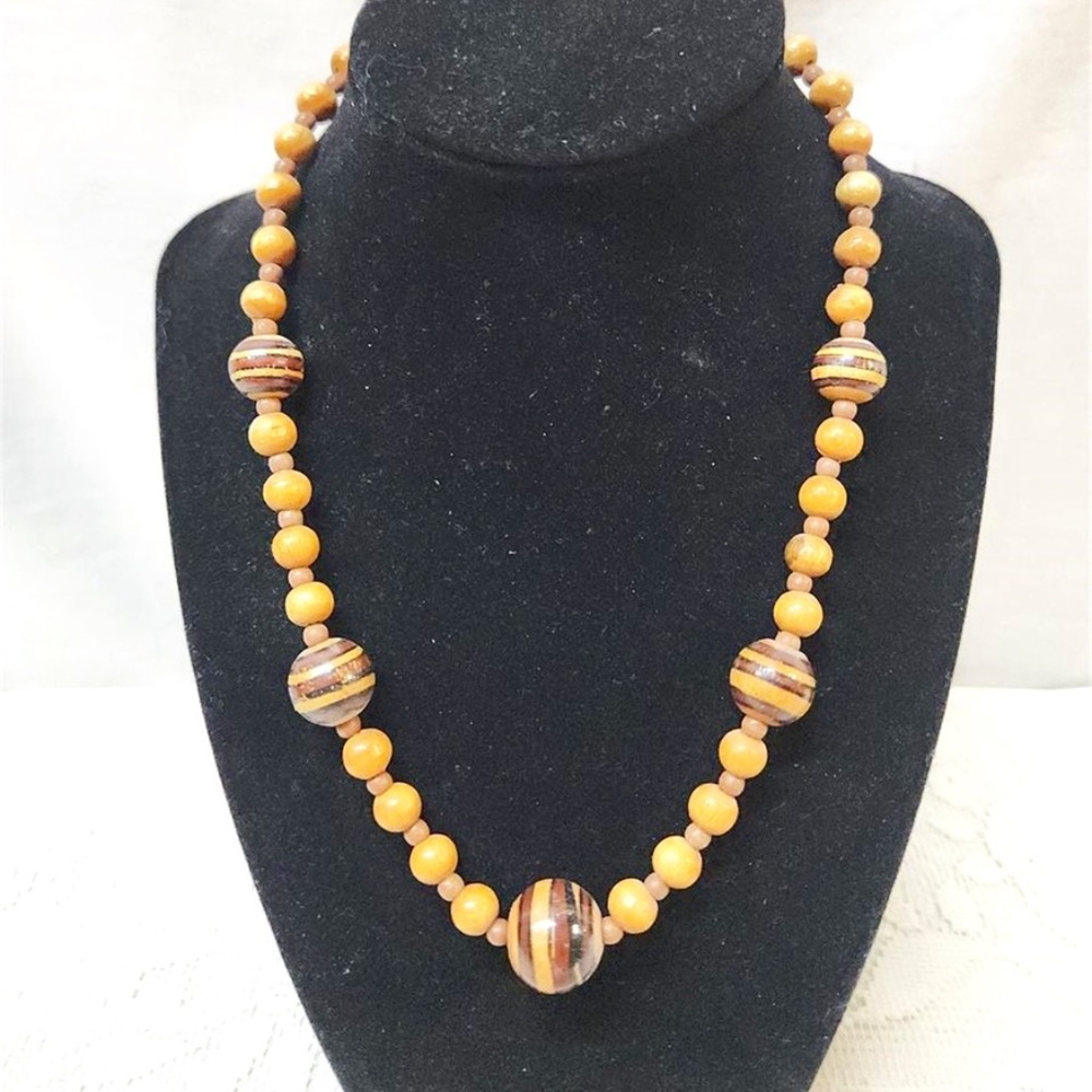 Women's Beaded Necklace